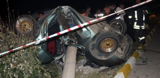 Bursa'da trafik kazası: 2 ölü 4 yaralı