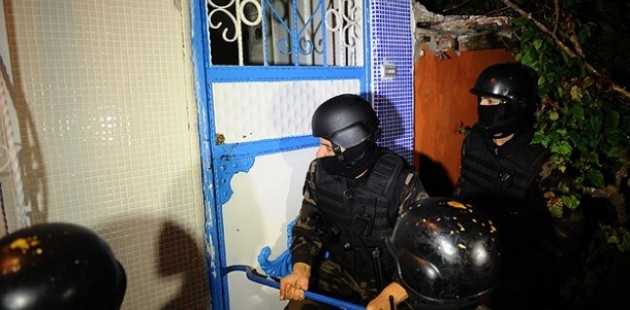 İzmir'de 900 polisle uyuşturucu operasyonu