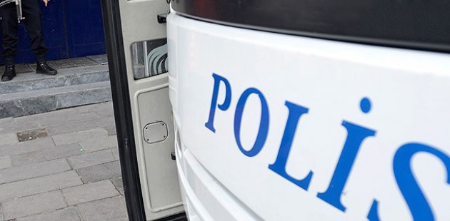 İHH Kilis Şubesi'nde polis arama yapıyor