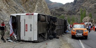  Sivas'ta yolcu otobüsü devrildi: 36 yaralı