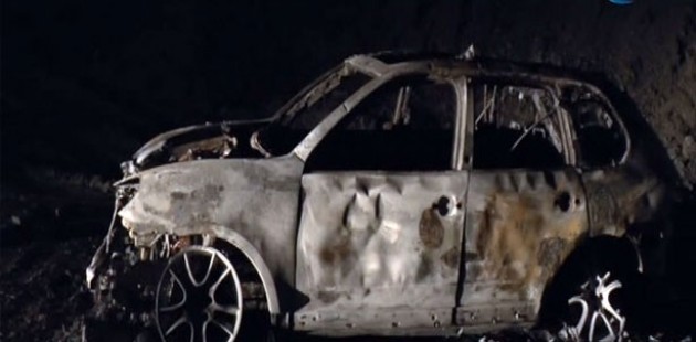 Tunceli’de lüks araç yakıldı