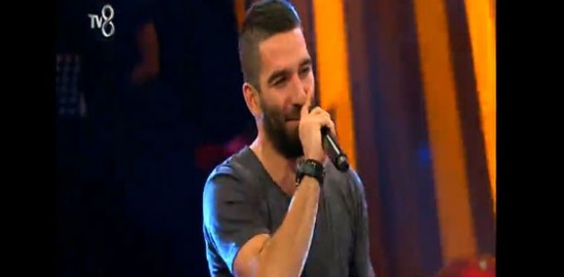 arda turan dan o ses turkiye de yeni yil sarkisi izle belge com tr yeni turkiye nin haber sitesi
