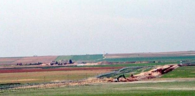 Nusaybin'de Suriye sınırına hendek kazılıyor