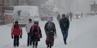 Bitlis’te yoğun kar yüzünden okullar tatil