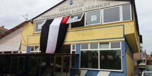 Fenerbahçeliler derneğine Beşiktaş bayrağı asıldı