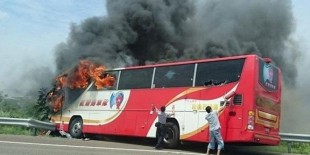 Tayvan’da tur otobüsü alev aldı: 26 ölü