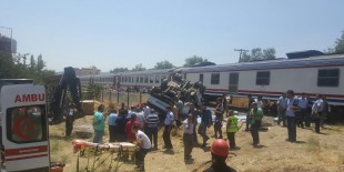 Tren minibüse çarptı: 6 ölü