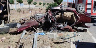 Sivas’ta beton mikseri ile otomobil çarpıştı: 2 ölü, 1 yaralı