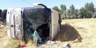 Elazığ-Bingöl yolunda otobüs devrildi: 15 yaralı