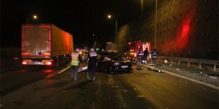 Otomobil kamyona arkadan çarptı: 3 ölü 2 yaralı