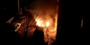 Konya’da park halindeki minibüs yandı! Mahalleli seferber oldu