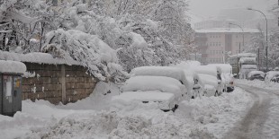 Doğu Anadolu’da kar ve tipi yolları kapattı