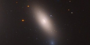 Hubble, Perse Takımyıldızı’ndaki “kalıntı galaksiyi“ görüntüledi