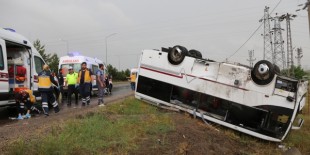 Nevşehir’de tur midibüsü ile otomobil çarpıştı: 27 yaralı