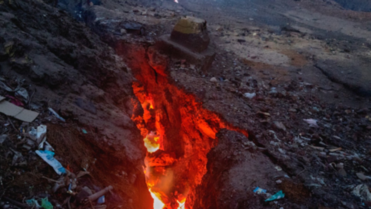 Altın madeninde çıkan yangında 27 kişi hayatını kaybetti