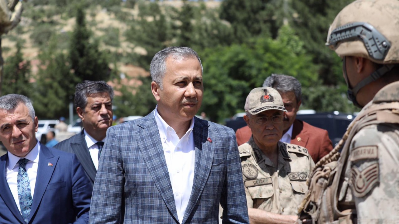 İçişleri Bakanı Yerlikaya, Çakırsöğüt Jandarma Komando Tugay Komutanlığını ziyaret etti