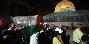 Mescid-i Aksa'da teravih namazı sonrası İsrail protestosu