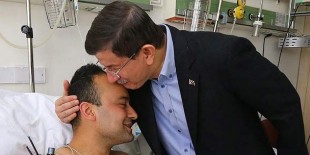 Başbakan Davutoğlu yaralı askerleri ziyaret etti