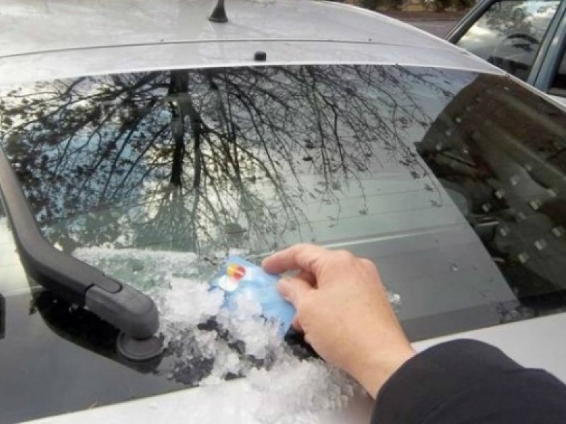 Aracınızın camı buz tutuyorsa bunları yapın!