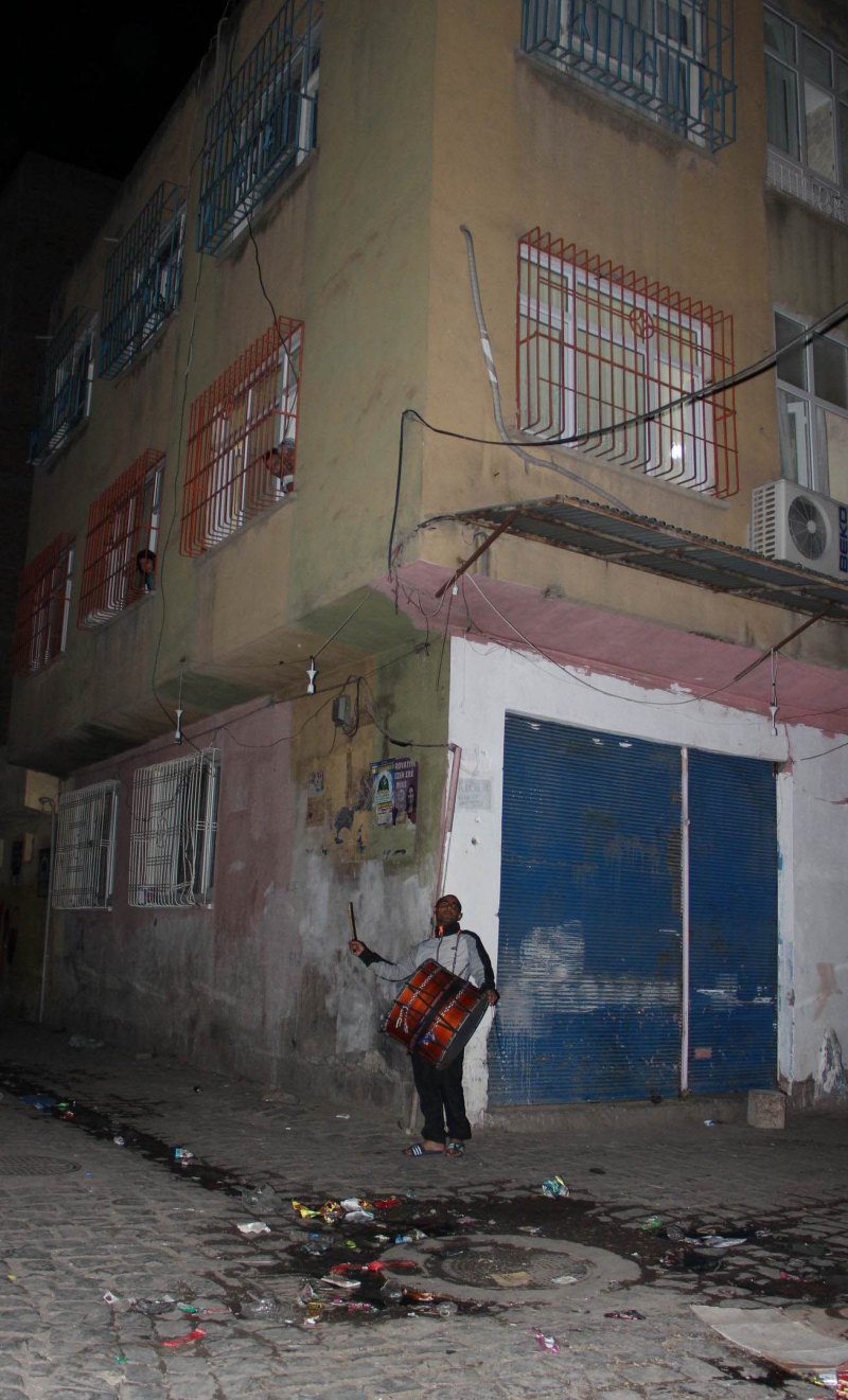 Surlular, ramazanda patlama ve silah yerine davul sesiyle uyandı