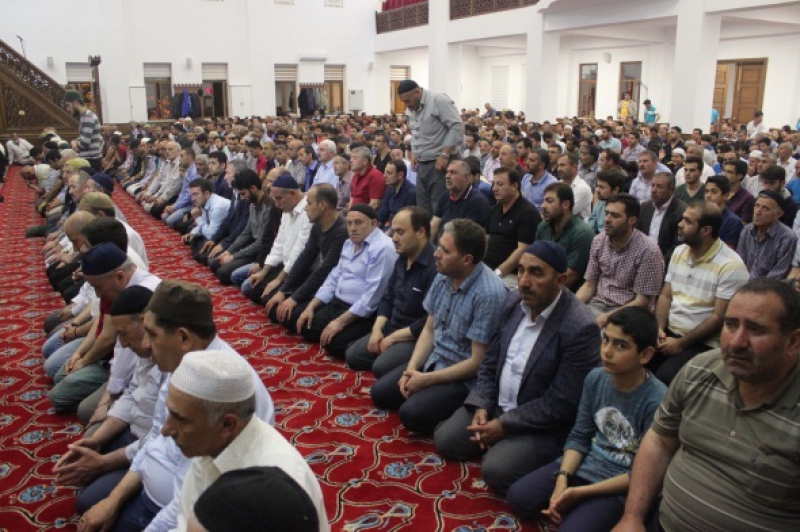 İlk teravih namazında camiler doldu taştı