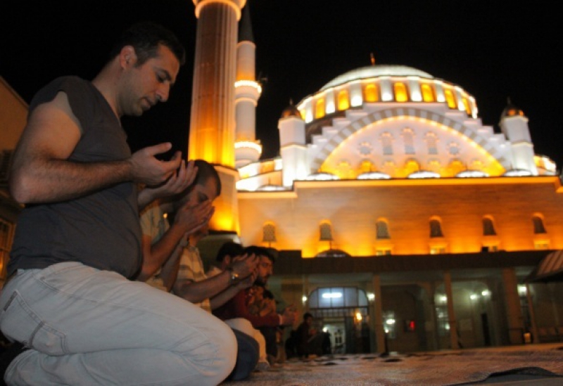 İlk teravih namazında camiler doldu taştı