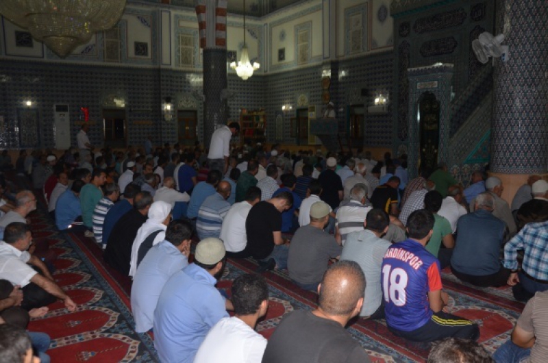 İlk teravih namazında camiler doldu taştı