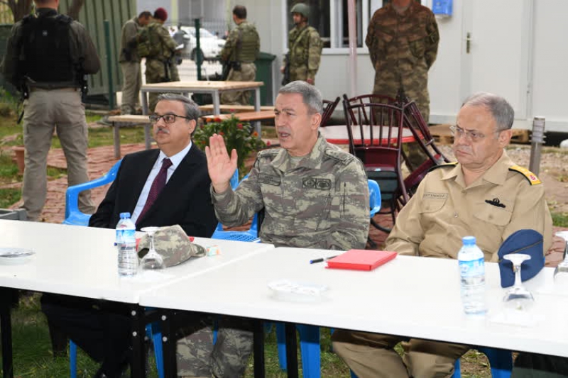 Genelkurmay Başkanı Orgeneral Akar sınır birliklerini denetledi