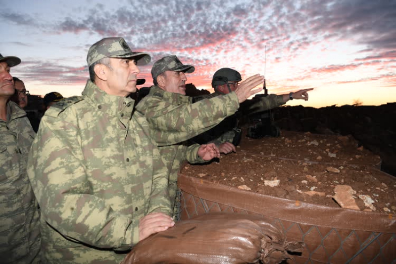 Genelkurmay Başkanı Orgeneral Akar sınır birliklerini denetledi