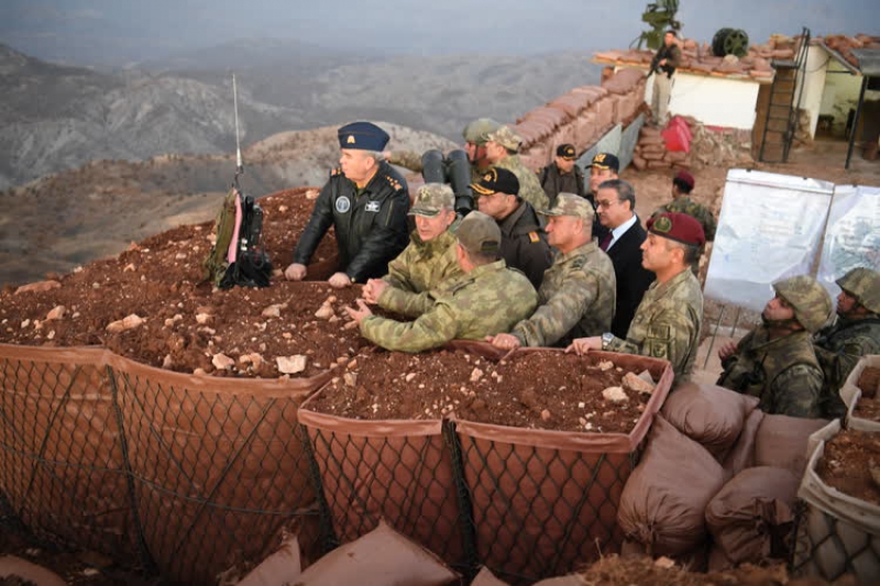 Genelkurmay Başkanı Orgeneral Akar sınır birliklerini denetledi