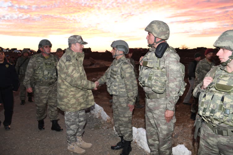Genelkurmay Başkanı Orgeneral Akar sınır birliklerini denetledi