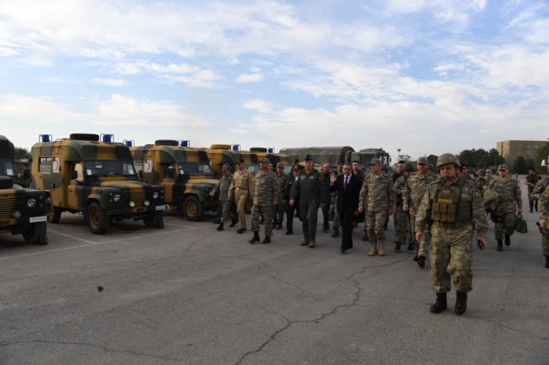 Genelkurmay Başkanı Orgeneral Akar sınır birliklerini denetledi