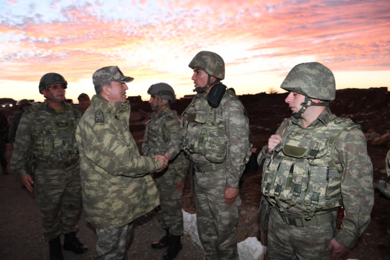 Genelkurmay Başkanı Orgeneral Akar sınır birliklerini denetledi