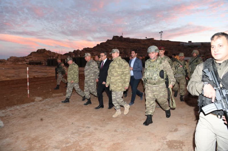 Genelkurmay Başkanı Orgeneral Akar sınır birliklerini denetledi