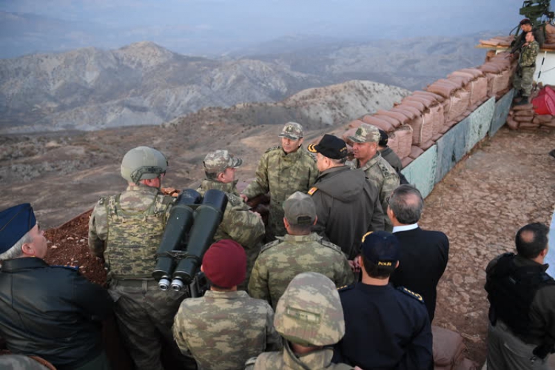 Genelkurmay Başkanı Orgeneral Akar sınır birliklerini denetledi