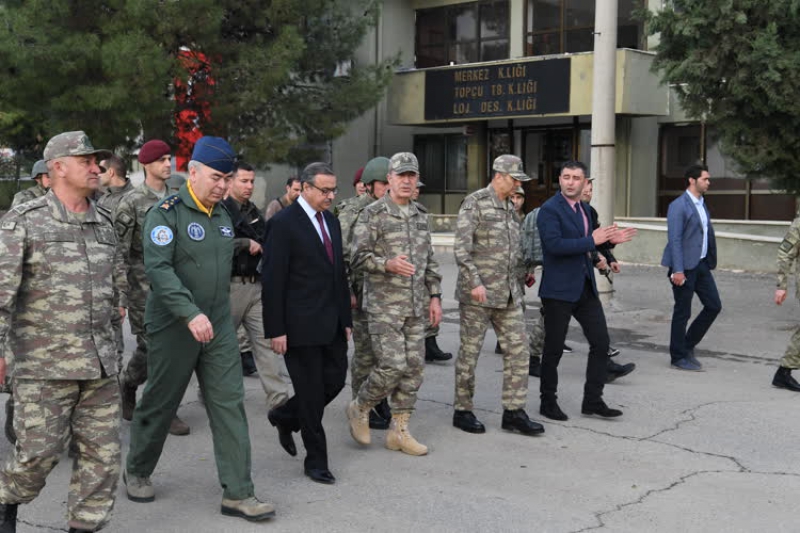 Genelkurmay Başkanı Orgeneral Akar sınır birliklerini denetledi