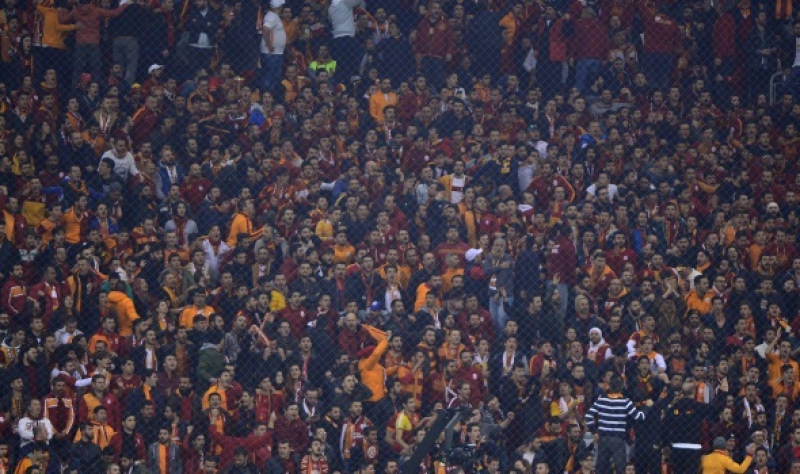 TT Arena’da göz yaşartan olaylar!