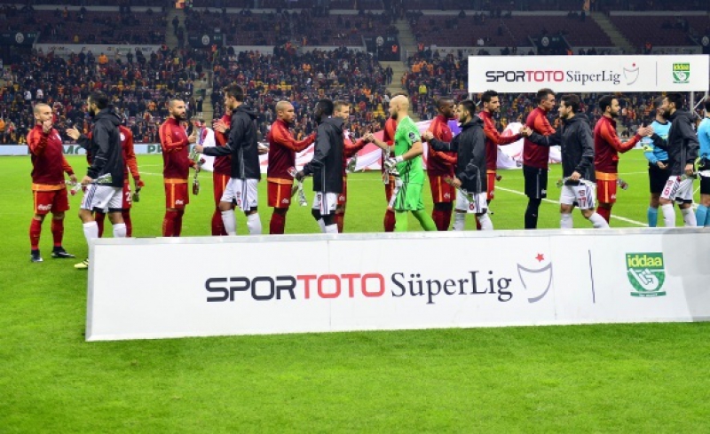 TT Arena’da göz yaşartan olaylar!