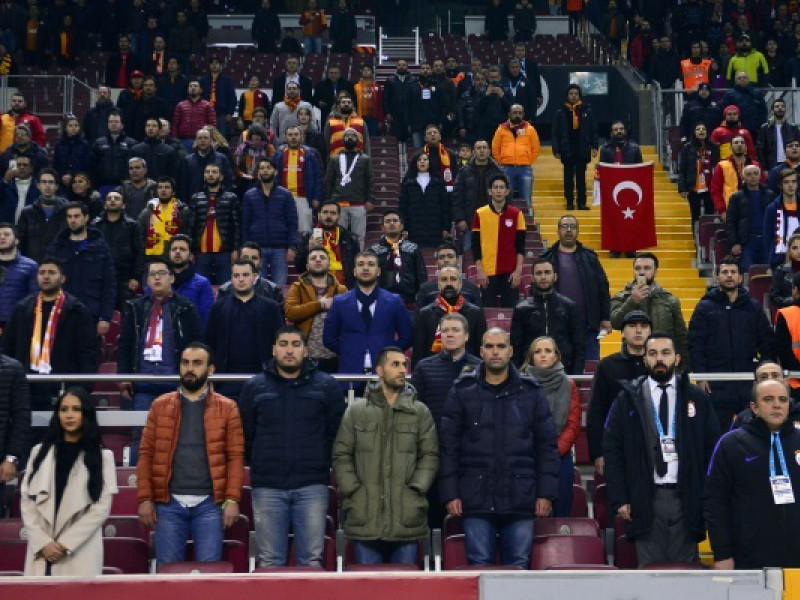 TT Arena’da göz yaşartan olaylar!