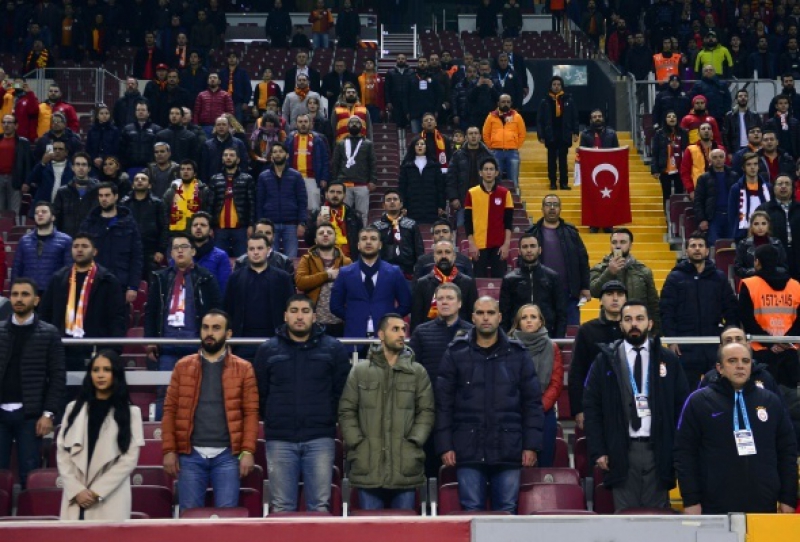 TT Arena’da göz yaşartan olaylar!