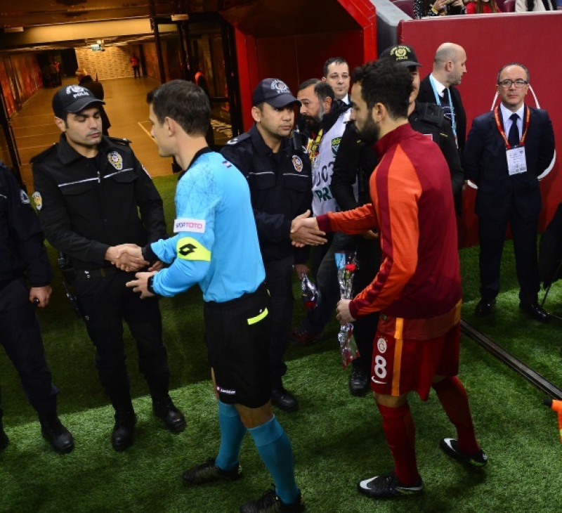 TT Arena’da göz yaşartan olaylar!