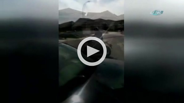 Yeni motosikletini denerken garaja daldı