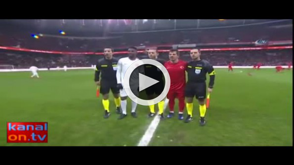 Atılan her gol sonrası tribünlere asker selamı verdiler
