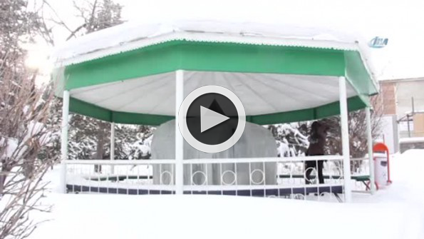 Buz tutan şadırvan şelaleye döndü