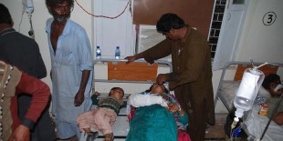 Pakistan’da türbeye bombalı saldırı: 70 ölü, 150 yaralı