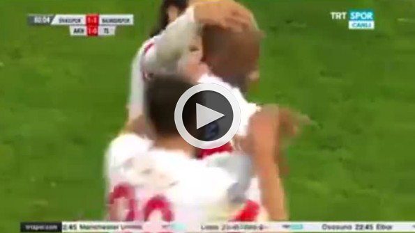 Nusret taklidi yapan futbolcu sarı kart gördü