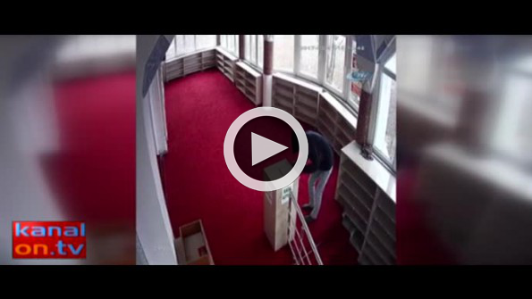Cami cemaatinin uyanıklığı hırsızı şoke etti!