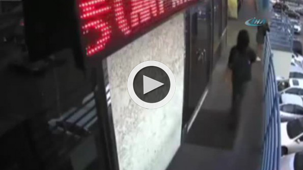 Çekiçli dehşet kamerada