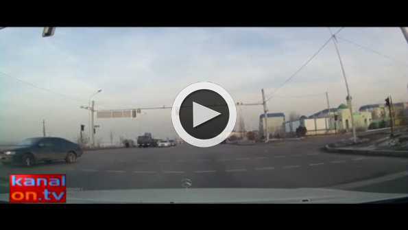 Otoyolda şekil yapayım derken karizmayı çizdiren sürücü!