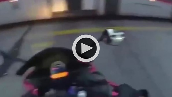 Motosikletle tramvaya kafa tutan genç!